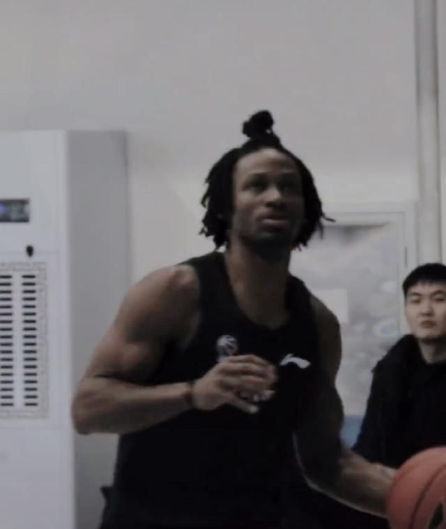 余骄阳大胆去爱，从未后悔，一直在为他们的未来不懈努力着